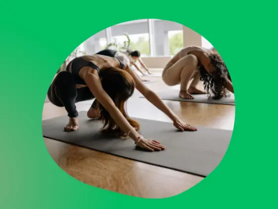 Erősített Vinyasa: Középhaladó jógafolyamat